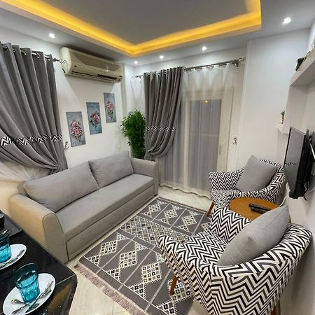 شقة في قلب القاهرة الجديدة تطل على شارع التسعين الشمالي エクステリア 写真